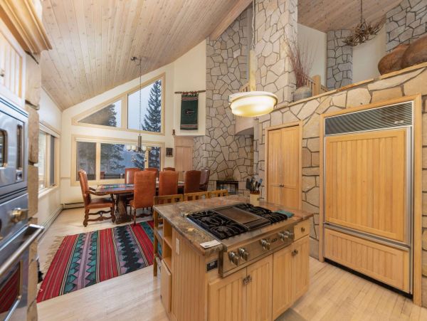Five Bedroom Vacation Rental in Breckenridge