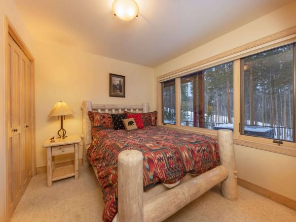 Five Bedroom Vacation Rental in Breckenridge