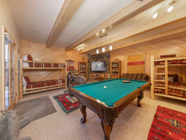 Five Bedroom Vacation Rental in Breckenridge