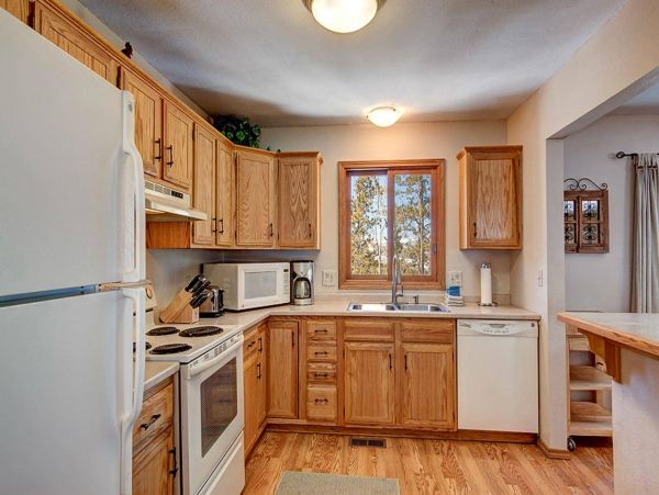 3 plus Den private Mountain Cabin 10 min drive to Main St