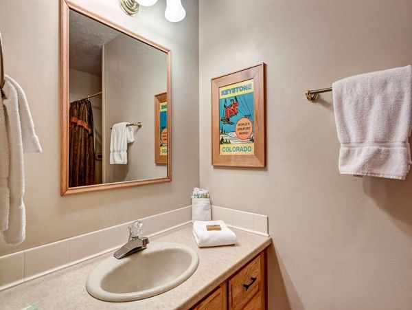 3 plus Den private Mountain Cabin 10 min drive to Main St