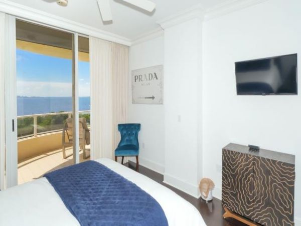 Longboat Key Vacation Condo Bay Views Sleeps Six Guests