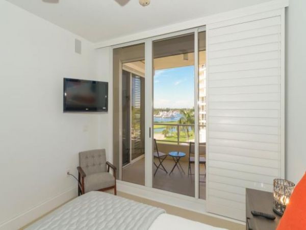 Longboat Key Vacation Condo Bay Views Sleeps Six Guests