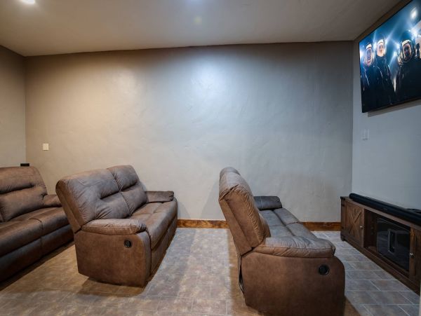 5 Bedroom + Den Luxury private home