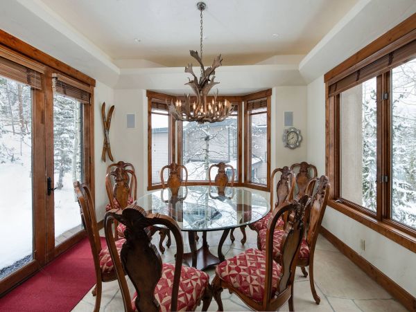 5 Bedroom + Den Luxury private home