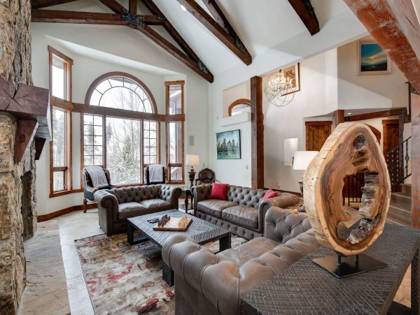 5 Bedroom + Den Luxury private home