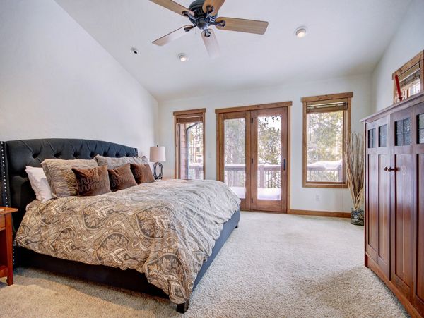 Cozy Cabin for 12 - Five Bedrooms Pets Allowed