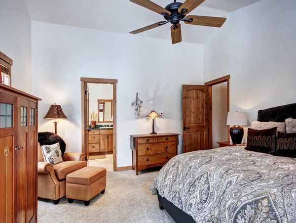 Cozy Cabin for 12 - Five Bedrooms Pets Allowed