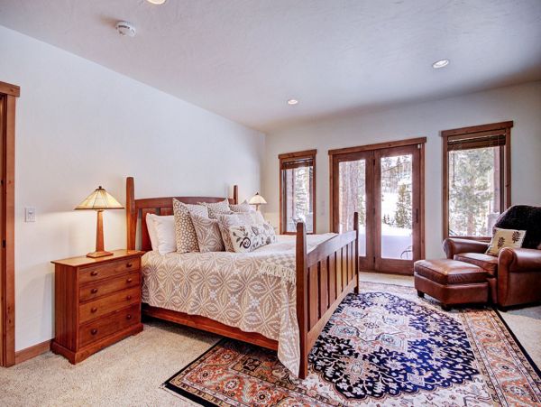 Cozy Cabin for 12 - Five Bedrooms Pets Allowed