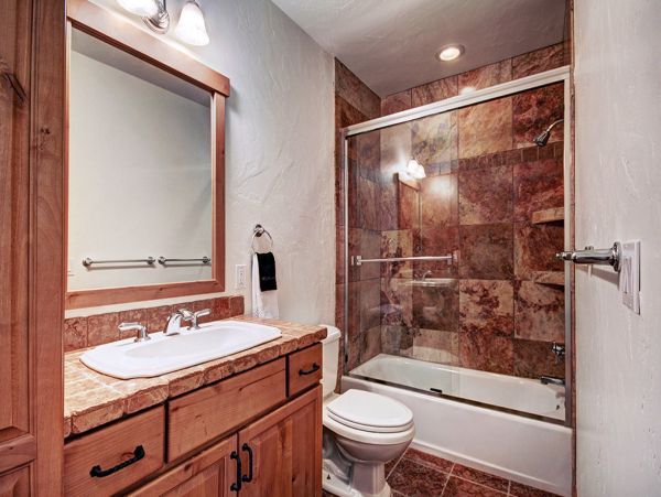 Cozy Cabin for 12 - Five Bedrooms Pets Allowed