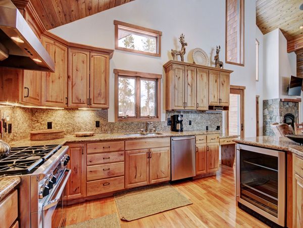 Cozy Cabin for 12 - Five Bedrooms Pets Allowed