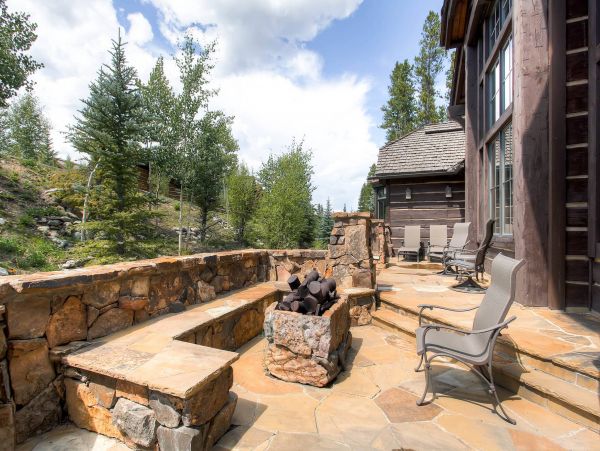 Ski in Ski Out Modern Mountain Home on Snowflake Ski run