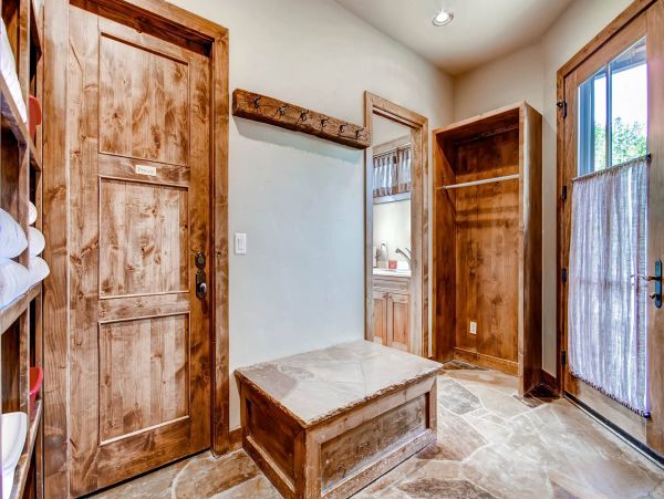 Ski in Ski Out Modern Mountain Home on Snowflake Ski run