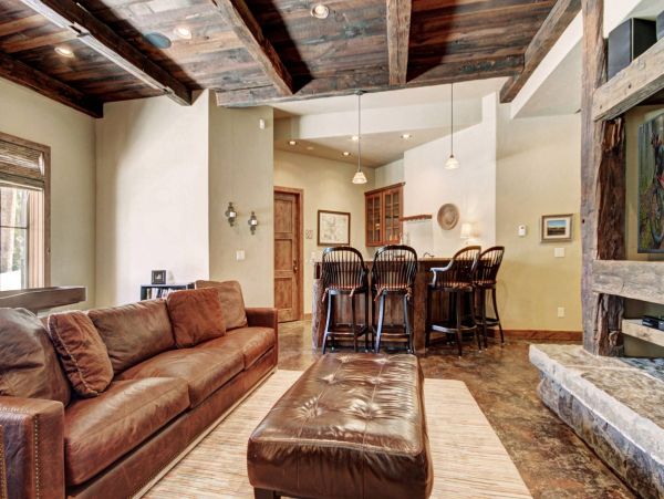 Ski in Ski Out Modern Mountain Home on Snowflake Ski run
