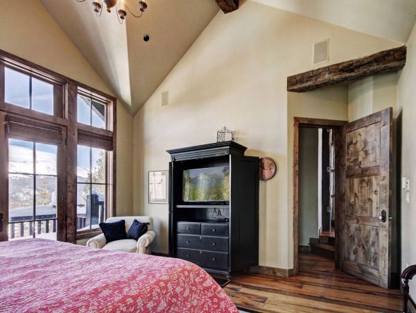 Ski in Ski Out Modern Mountain Home on Snowflake Ski run