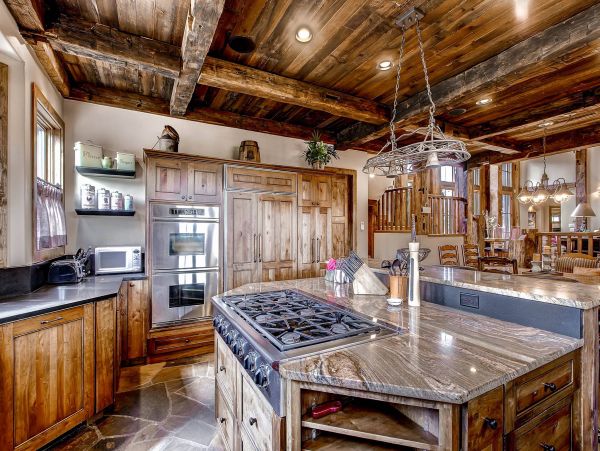 Ski in Ski Out Modern Mountain Home on Snowflake Ski run
