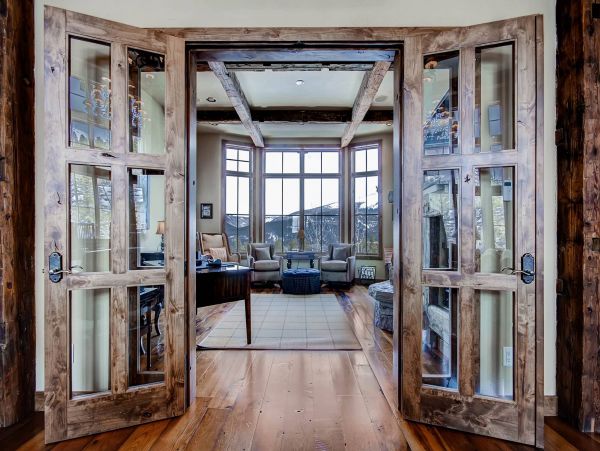 Ski in Ski Out Modern Mountain Home on Snowflake Ski run