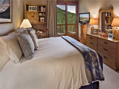 Cozy Four Bedroom with Slope-side Location