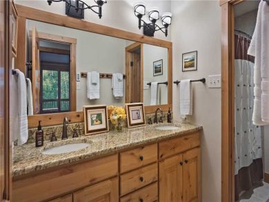 Cozy Four Bedroom with Slope-side Location