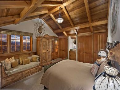 CHARMING CHALET IN STEAMBOAT WITH 6 BEDROOMS AND 4 BATHS