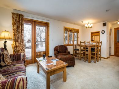 CHARMING CHALET IN STEAMBOAT WITH 6 BEDROOMS AND 4 BATHS