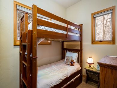 CHARMING CHALET IN STEAMBOAT WITH 6 BEDROOMS AND 4 BATHS