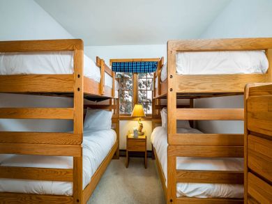 CHARMING CHALET IN STEAMBOAT WITH 6 BEDROOMS AND 4 BATHS