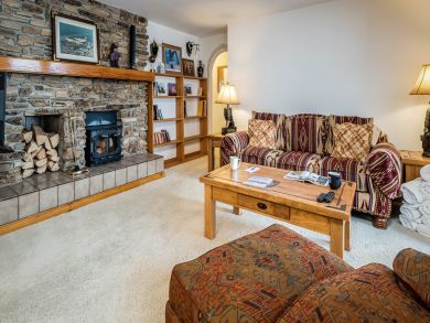 CHARMING CHALET IN STEAMBOAT WITH 6 BEDROOMS AND 4 BATHS