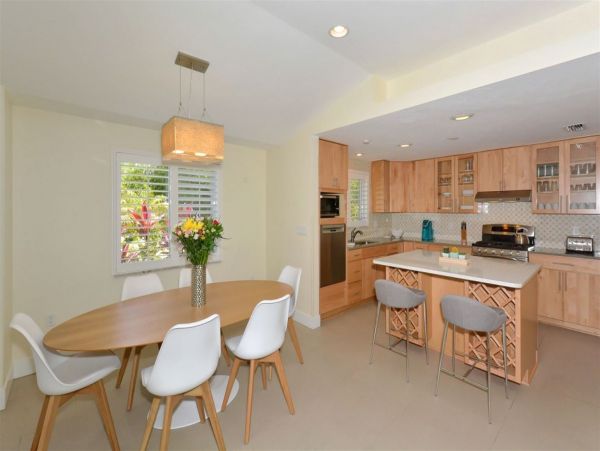 Lido Key Luxury Vacation Pool Home Four Bedrooms plus Den