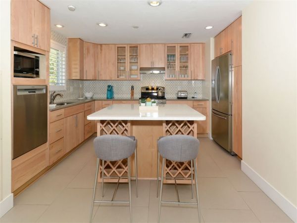 Lido Key Luxury Vacation Pool Home Four Bedrooms plus Den