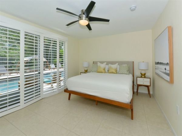 Lido Key Luxury Vacation Pool Home Four Bedrooms plus Den