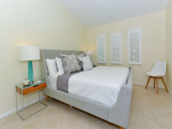 Lido Key Luxury Vacation Pool Home Four Bedrooms plus Den