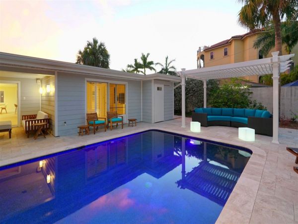 Lido Key Luxury Vacation Pool Home Four Bedrooms plus Den