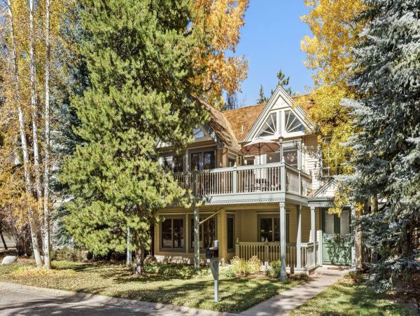 Luxury 5-Bedroom Mountain Retreat in Aspen's West End
