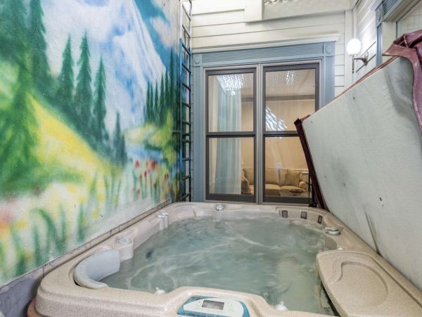 Luxury 5-Bedroom Mountain Retreat in Aspen's West End