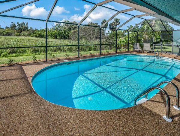 Cape Coral Family Vacation Home With Screened In Pool