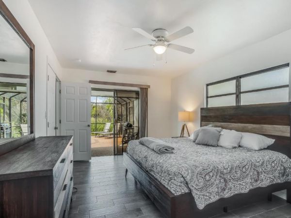 Cape Coral Family Vacation Home With Screened In Pool