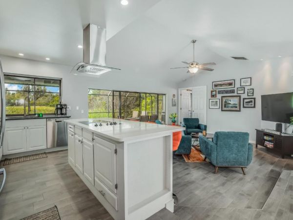 Cape Coral Family Vacation Home With Screened In Pool