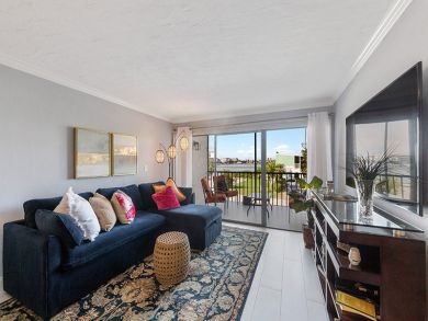 Naples Walk to Beach One Bedroom Vacation Condo