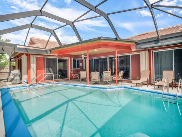 Marco Island Vacation Rental Sleeps Eight Guests