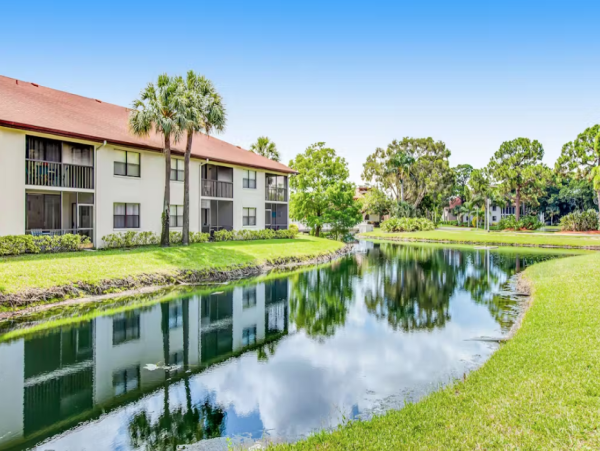 Brandenton  Vacation Condo Sleeps Six Guests