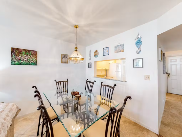 Brandenton  Vacation Condo Sleeps Six Guests