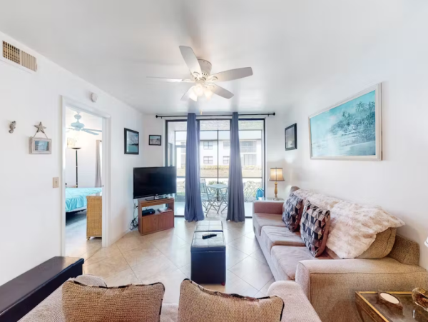 Brandenton  Vacation Condo Sleeps Six Guests