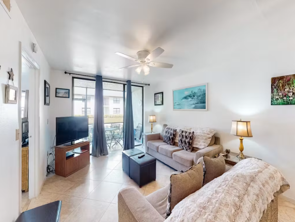 Brandenton  Vacation Condo Sleeps Six Guests