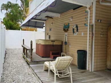 Four BedroomsWalk to Beach Vacation Duplex in Bradenton