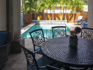 Hollywood 4 Bedroom Vacation Home with Private Pool