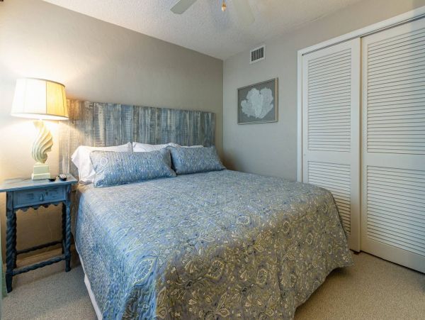 Sarasota Vacation Condo Sleeps Five Guests