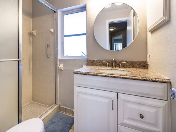 Sarasota Vacation Condo Sleeps Five Guests
