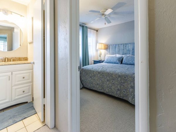 Sarasota Vacation Condo Sleeps Five Guests