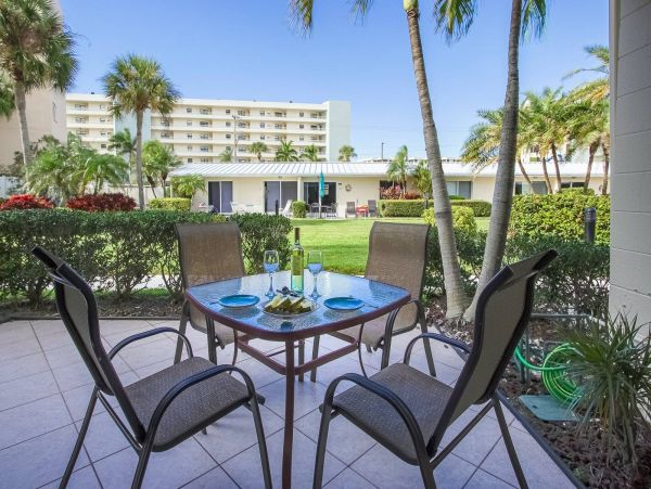 Sarasota Vacation Condo Sleeps Five Guests